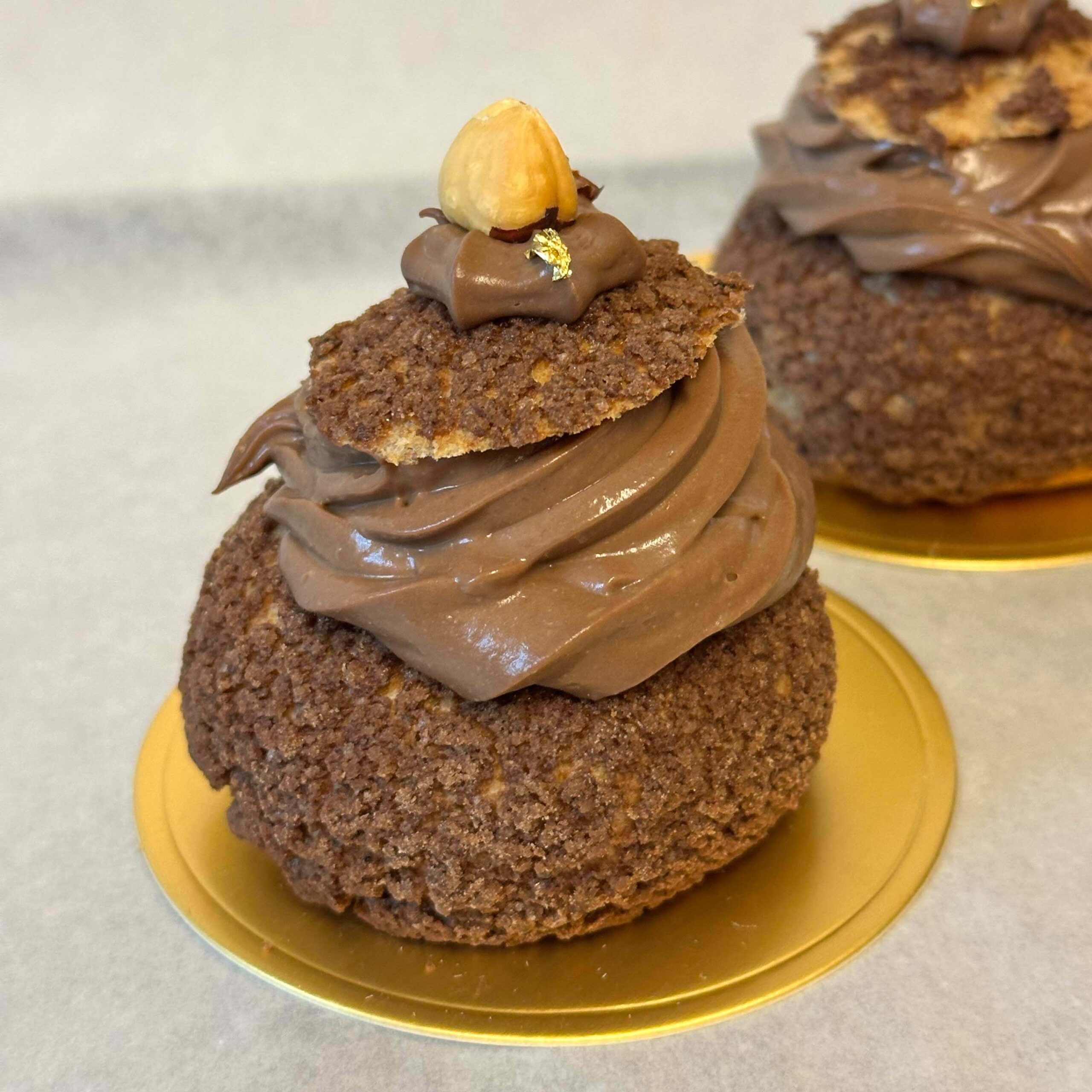 Feine-Toertchen_Choux_Schoko_Haselnuss_IMG_8700-quad