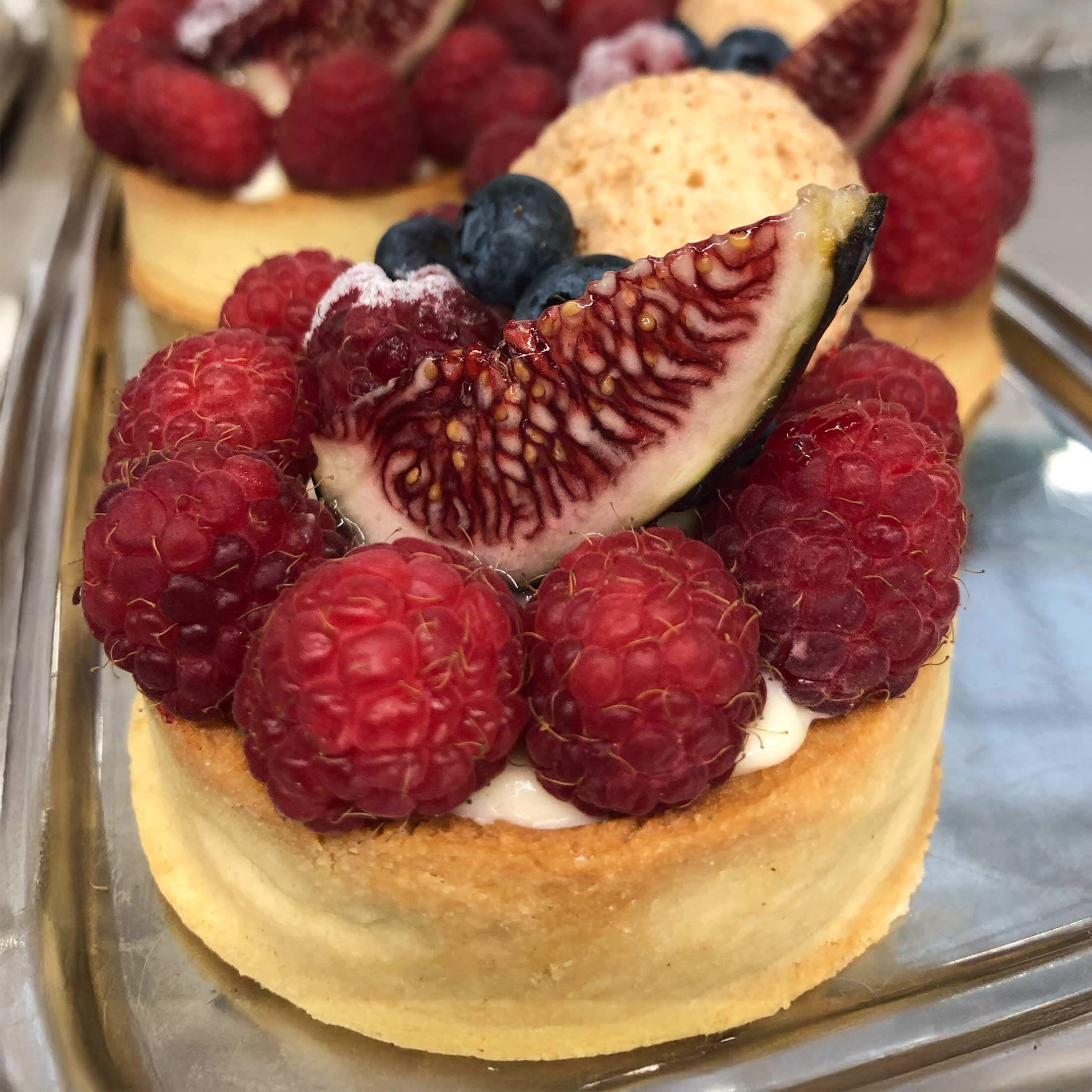 Feine-Toertchen_Vanille-BeerenTartelette_IMG_0706-9-quad